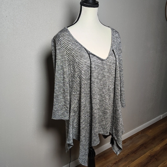 Brina & Em Black and Gray Striped Top Large - Picture 2 of 5